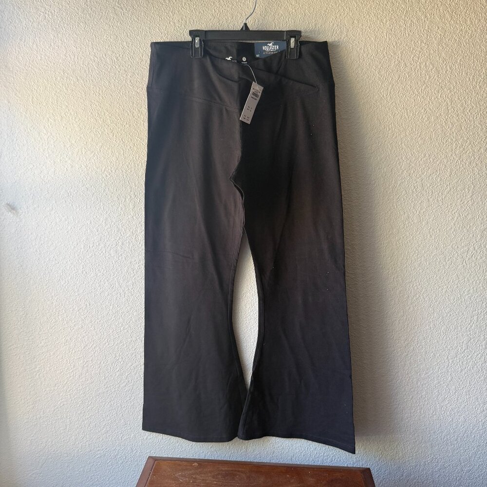 Hollister Ultra High Rise Flare Leggings SIZE: XL Short